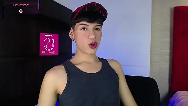 Snapshot of Ezra_Storm chatting on October 18, 2025, 4:47 am Ezra Storm online show from October 18, 2025, 4:47 am