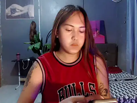 urtranspinay online show from November 28, 2025, 9:04 pm