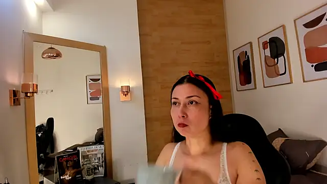 Snapshot of Alexia_milf_ chatting on October 28, 2025, 11:42 am Alexia milf  online show from October 28, 2025, 11:42 am