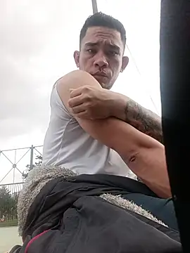 Snapshot of Andreshot911 chatting on November 5, 2025, 8:45 pm Andreshot911 online show from November 5, 2025, 8:45 pm