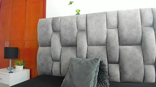 Snapshot of Nicky_six333 chatting on October 17, 2025, 8:32 pm Nicky six333 online show from October 17, 2025, 8:32 pm