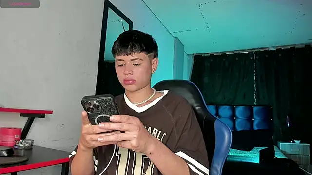 Jostin18 online show from April 17, 2026, 7:38 pm