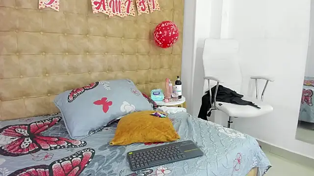 MiiaSmith   online show from September 20, 2025, 9:42 pm