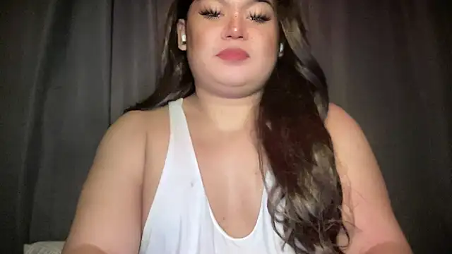 Snapshot of RedHead_Thalia chatting on February 17, 2026, 6:38 pm RedHead Thalia online show from February 17, 2026, 6:38 pm