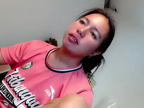 kimbratx online show from June 10, 2026, 10:33 pm