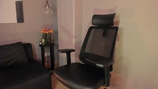 Snapshot of emily_mars1 chatting on October 3, 2025, 8:10 pm emily mars1 online show from October 3, 2025, 8:10 pm