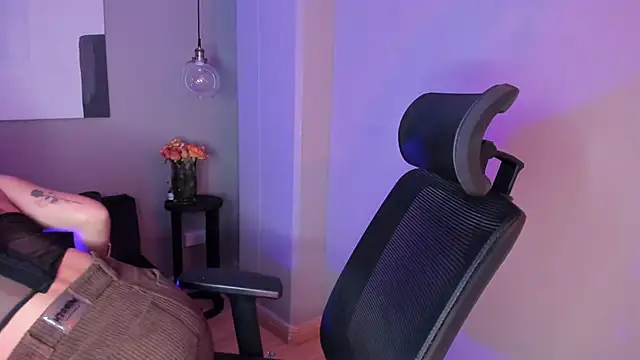 Snapshot of emily_mars1 chatting on October 2, 2025, 8:34 pm emily mars1 online show from October 2, 2025, 8:34 pm