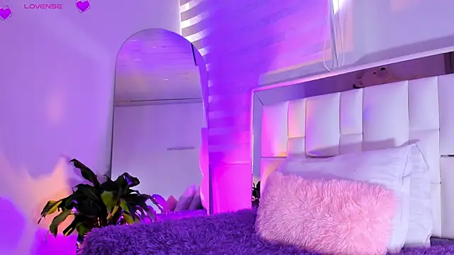 sara goddess01 online show from September 19, 2025, 6:12 pm