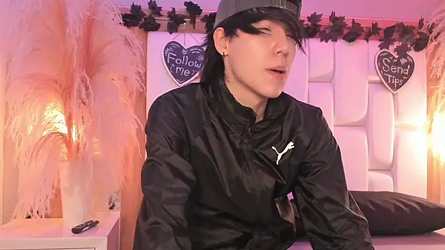 Daphne And Roger online show from March 20, 2026, 11:00 am