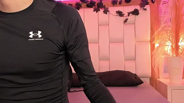 Snapshot of Daphne_And_Roger chatting on February 3, 2026, 10:53 am Daphne And Roger online show from February 3, 2026, 10:53 am