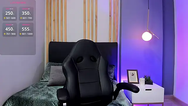 Snapshot of ivy_collins_ chatting on October 9, 2025, 10:10 pm ivy collins online show from October 9, 2025, 10:10 pm