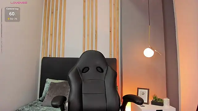 Snapshot of ivy_collins_ chatting on October 24, 2025, 9:47 pm ivy collins online show from October 24, 2025, 9:47 pm