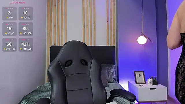 Snapshot of ivy_collins_ chatting on October 17, 2025, 9:16 pm ivy collins online show from October 17, 2025, 9:16 pm