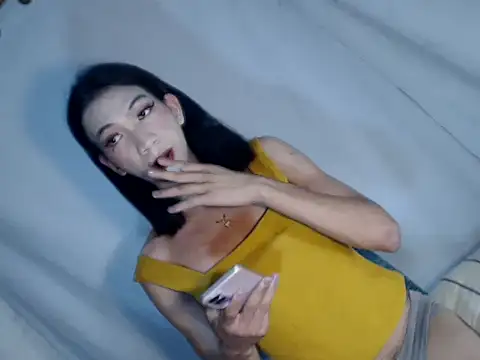 xyourdreamtrans online show from December 3, 2025, 1:50 am