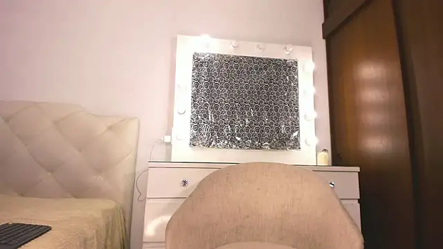 Snapshot of lina_quinn chatting on September 18, 2025, 2:25 am lina quinn online show from September 18, 2025, 2:25 am