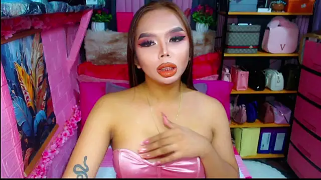 Snapshot of MoniqueCeleste chatting on October 8, 2025, 4:51 pm MoniqueCeleste online show from October 8, 2025, 4:51 pm