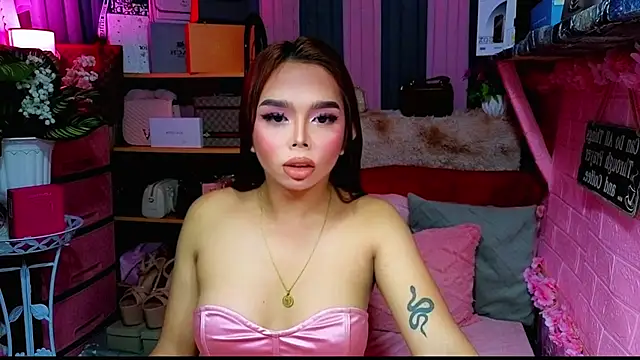 Snapshot of MoniqueCeleste chatting on November 15, 2025, 2:54 pm MoniqueCeleste online show from November 15, 2025, 2:54 pm