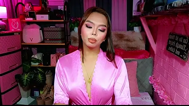 Snapshot of MoniqueCeleste chatting on October 27, 2025, 12:44 am MoniqueCeleste online show from October 27, 2025, 12:44 am