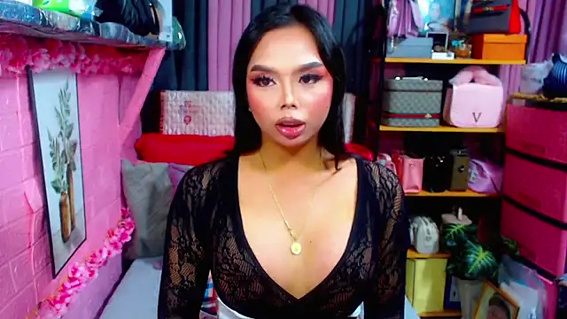 Snapshot of MoniqueCeleste chatting on October 2, 2025, 1:42 am MoniqueCeleste online show from October 2, 2025, 1:42 am