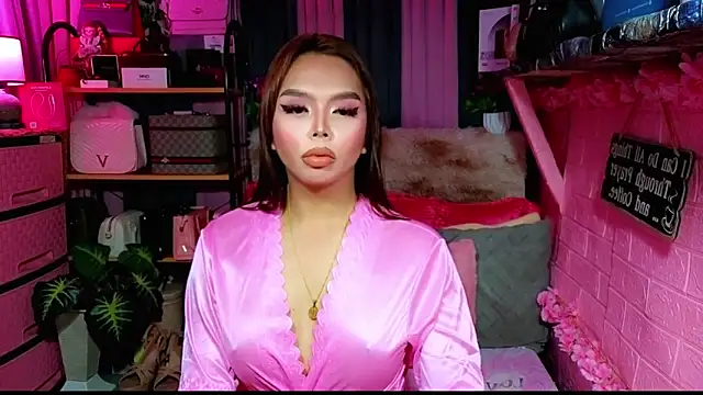 Snapshot of MoniqueCeleste chatting on October 28, 2025, 12:11 am MoniqueCeleste online show from October 28, 2025, 12:11 am