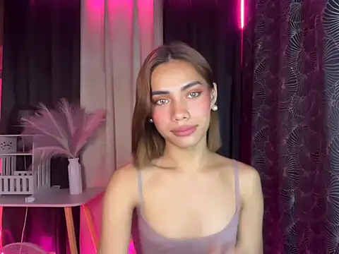 Snapshot of Lovelynikki03 chatting on October 14, 2025, 6:30 pm Lovelynikki03 online show from October 14, 2025, 6:30 pm