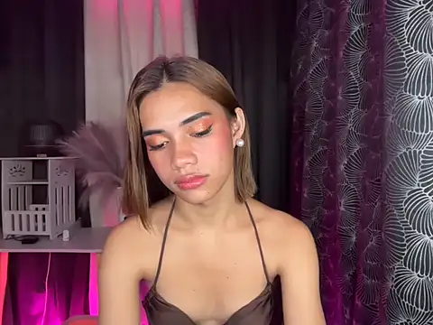 Snapshot of Lovelynikki03 chatting on October 23, 2025, 6:06 pm Lovelynikki03 online show from October 23, 2025, 6:06 pm