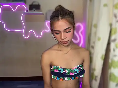 Snapshot of Lovelynikki03 chatting on September 23, 2025, 6:37 pm Lovelynikki03 online show from September 23, 2025, 6:37 pm