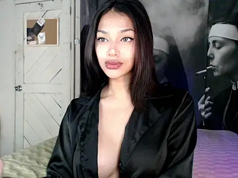 itsmekarinaaa online show from April 6, 2026, 1:34 pm