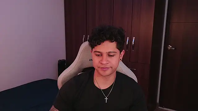 domsantiago  online show from September 22, 2025, 4:40 am