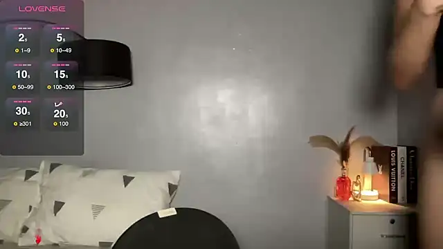 Snapshot of Demi_Maddison chatting on October 10, 2025, 4:41 pm Demi Maddison online show from October 10, 2025, 4:41 pm