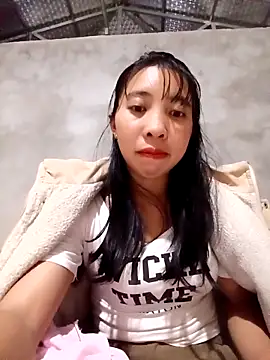 Snapshot of emaame68 chatting on October 22, 2025, 1:32 pm emaame68 online show from October 22, 2025, 1:32 pm