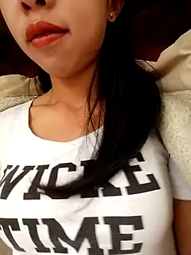 Snapshot of emaame68 chatting on October 9, 2025, 12:44 am emaame68 online show from October 9, 2025, 12:44 am