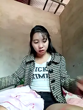 Snapshot of emaame68 chatting on October 24, 2025, 2:43 am emaame68 online show from October 24, 2025, 2:43 am