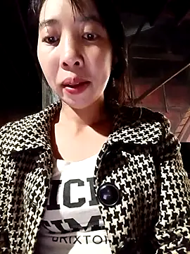 Snapshot of emaame68 chatting on October 5, 2025, 12:12 am emaame68 online show from October 5, 2025, 12:12 am