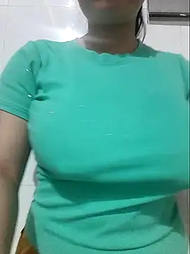 Snapshot of Shiny_Babe chatting on February 10, 2026, 4:00 am Shiny Babe online show from February 10, 2026, 4:00 am