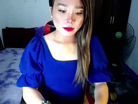 Urassiansweetcummer online show from November 18, 2025, 1:10 am