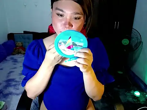 Urassiansweetcummer online show from April 10, 2026, 2:29 am