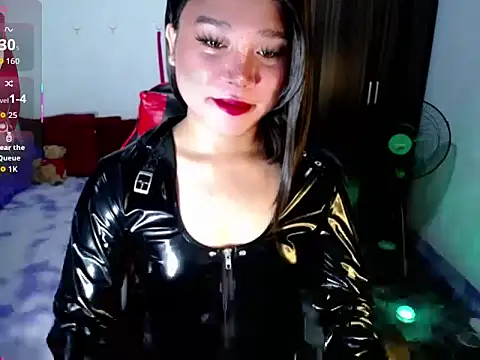 Snapshot of Urassiansweetcummer chatting on July 26, 2026, 2:51 am Urassiansweetcummer online show from July 26, 2026, 2:51 am