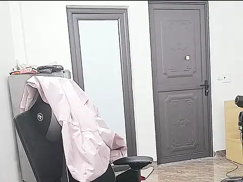 Shulee21 online show from October 10, 2025, 1:50 am