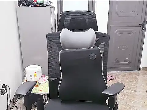 Shulee21 online show from September 30, 2025, 1:55 am