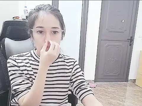 Shulee21 online show from October 24, 2025, 2:43 am