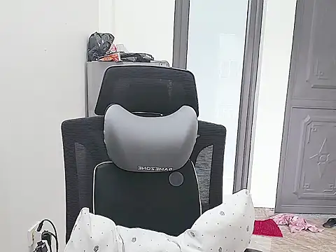 Shulee21 online show from October 8, 2025, 2:13 am