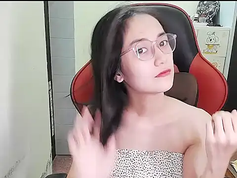 Shulee21 online show from September 22, 2025, 2:28 am