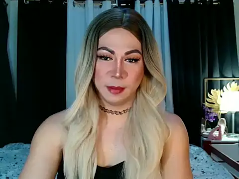 Snapshot of _Carmilla chatting on September 20, 2025, 11:37 am Carmilla online show from September 20, 2025, 11:37 am
