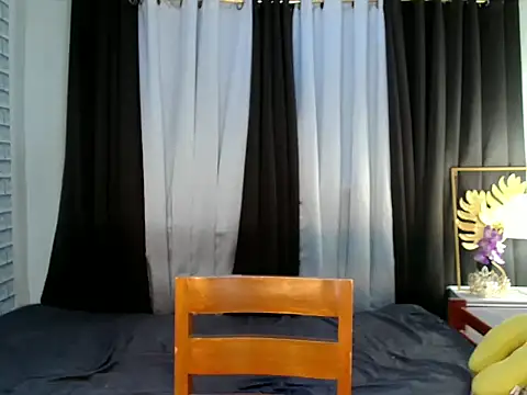 Snapshot of _Carmilla chatting on November 18, 2025, 4:32 pm Carmilla online show from November 18, 2025, 4:32 pm