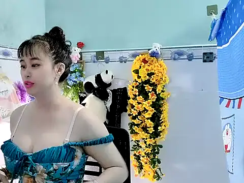 emgaixinhngoan online show from September 22, 2025, 11:55 pm