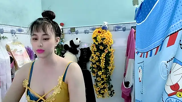 emgaixinhngoan online show from September 18, 2025, 3:04 pm