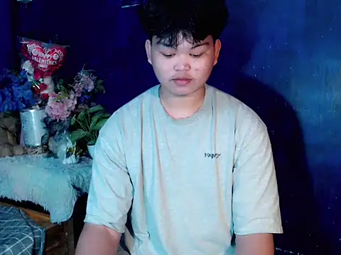 Reynelcock online show from November 11, 2025, 4:46 pm