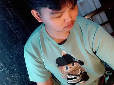 Reynelcock online show from October 7, 2025, 10:44 pm