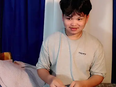 Reynelcock online show from October 23, 2025, 3:21 pm